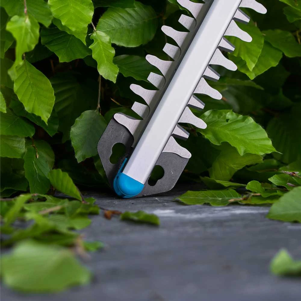 Gardena EasyCut 45/18V 14734-20 – komplekte yra: akumuliatorius ir kroviklis