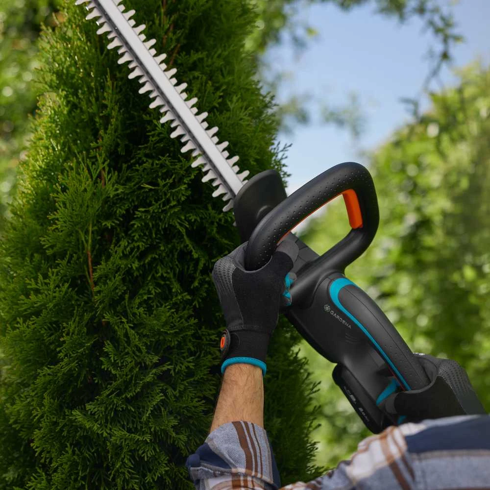 Gardena EasyCut 55/18V 14735-20 – komplekte yra: akumuliatorius ir kroviklis