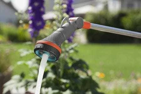 Gardena Ilgakotis purkštuvas kabantiems gėlių krepšeliams laistyti „GARDENA Comfort“
