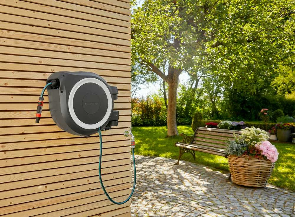 Gardena Ritė su žarna ir purkštuvu tvirtinama prie sienos RollUp XL 35m, pilka