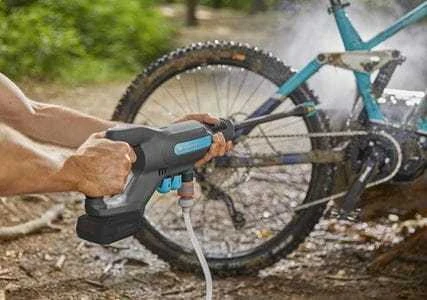 Vidutinio slėgio akumuliatorinės plovyklos Gardena AquaClean 24 / 18V P4A Premium rinkinys