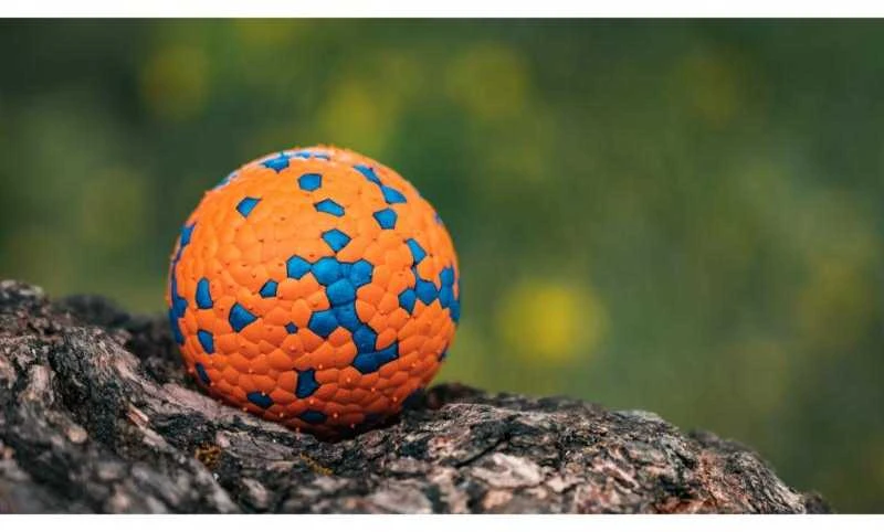 PET NOVA Strong ball kietas kamuoliukas 6cm (plūduriuoja)