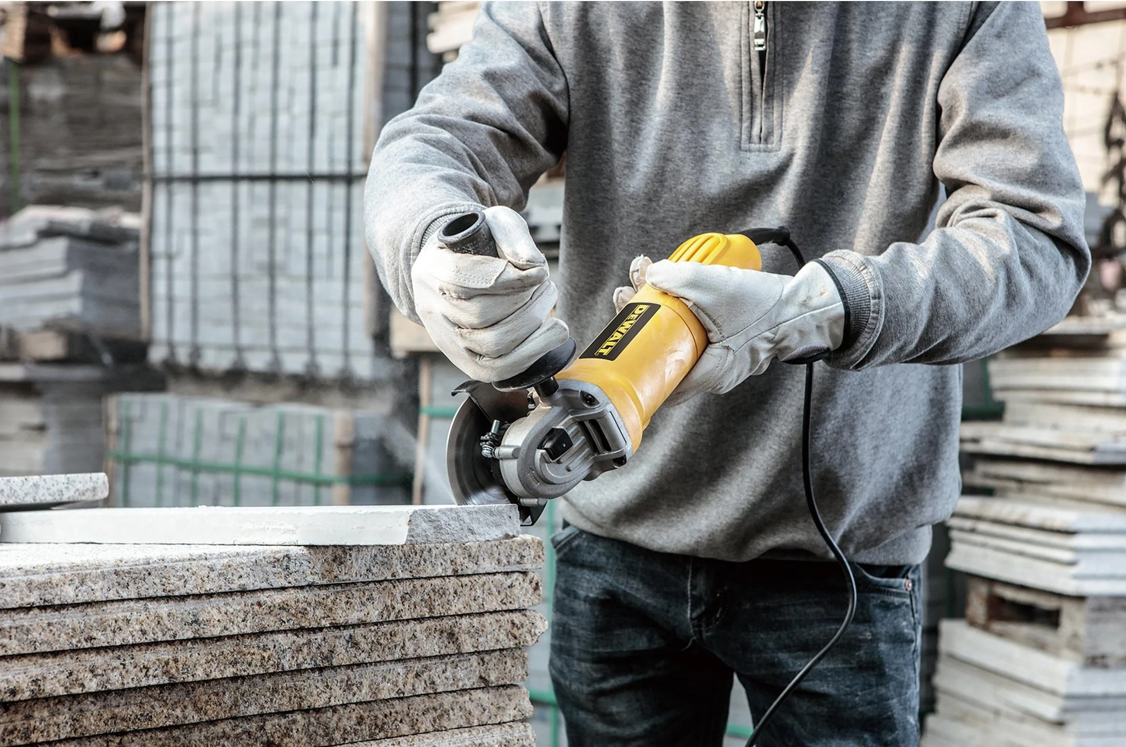 DeWalt kampinis šlifuokis DWE4117-QS 950W 125mm