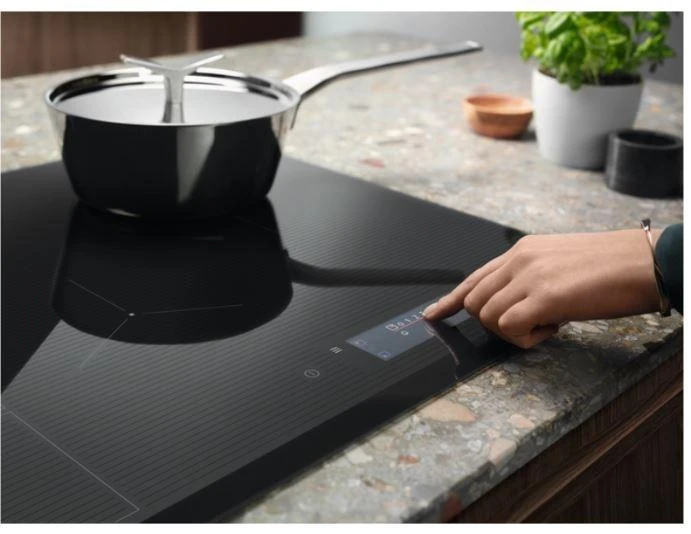 Induction cooktop Electrolux LIV6343 (3 fields, juodos spalvos)