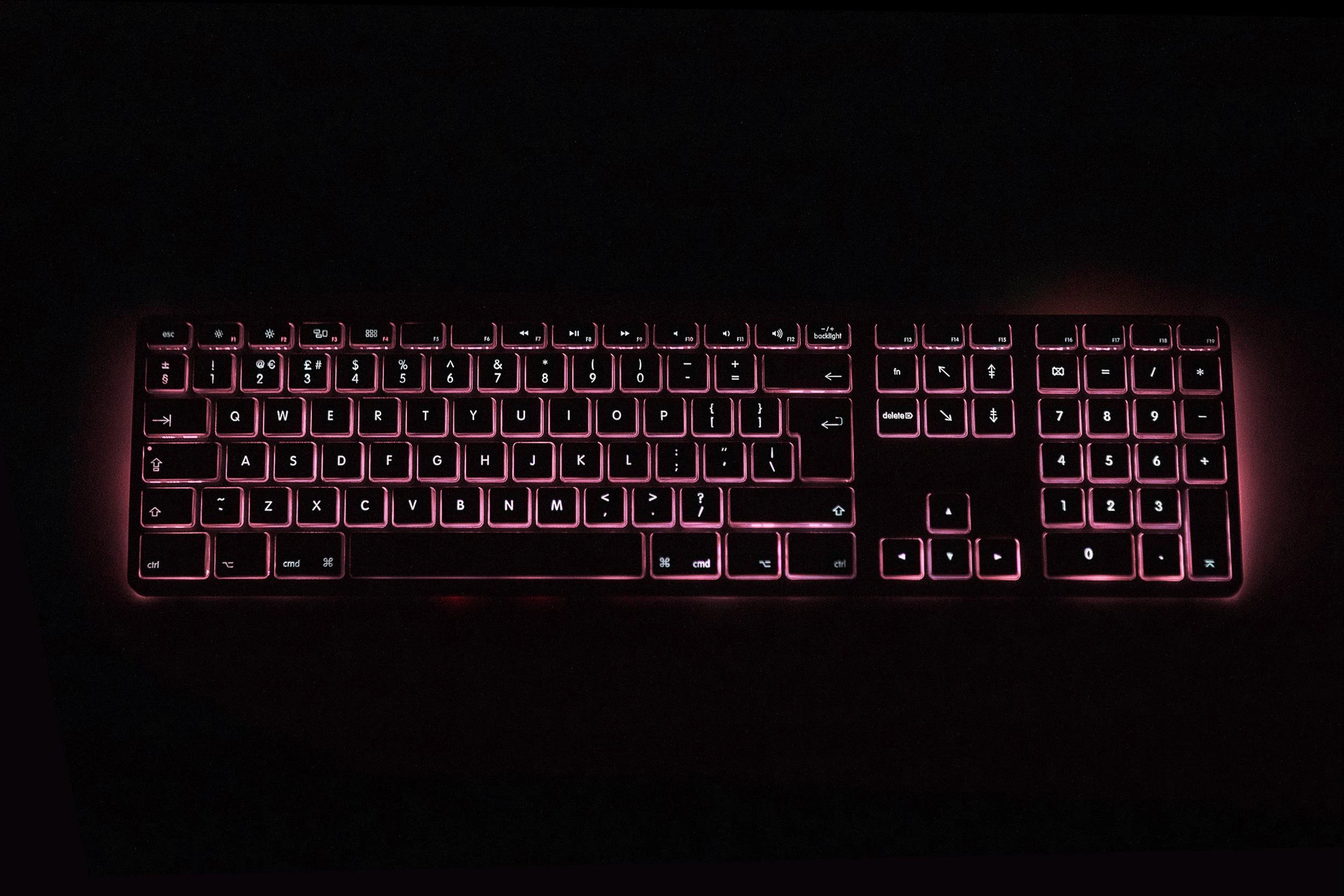 Klaviatūra Matias FK318 su laidu 100% (full-size) su pašvietimu pilka
