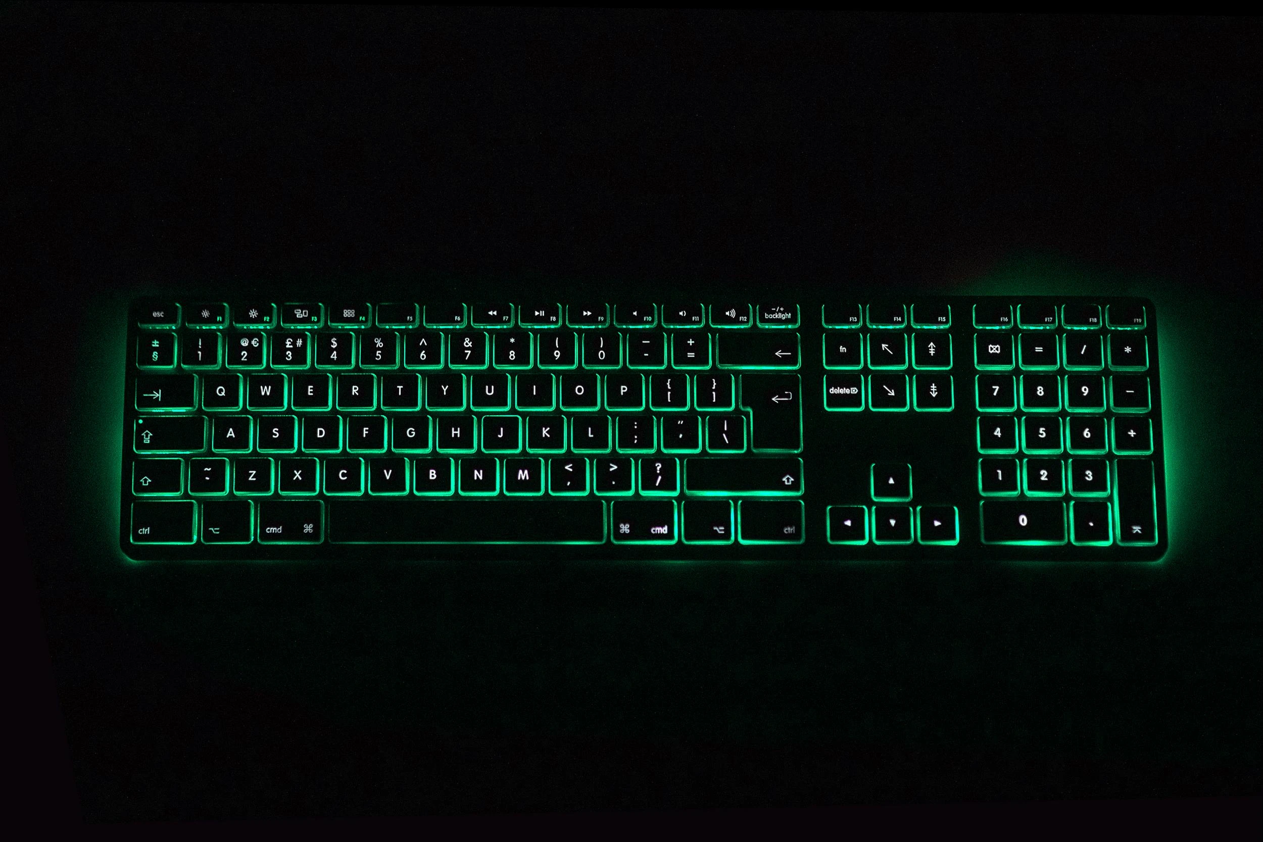 Klaviatūra Matias FK318 su laidu 100% (full-size) su pašvietimu pilka