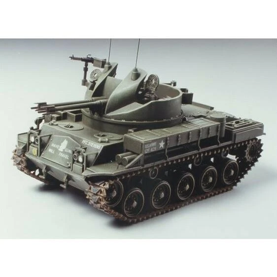 Tamiya – JAV savaeigis AA pistoletas M42 Duster su 3 figūromis, 1/35, 35161