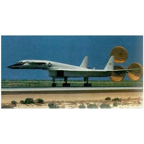 Italeri XB-70 Valkyrie 1/72 plastikinis lėktuvo modelis (1282)