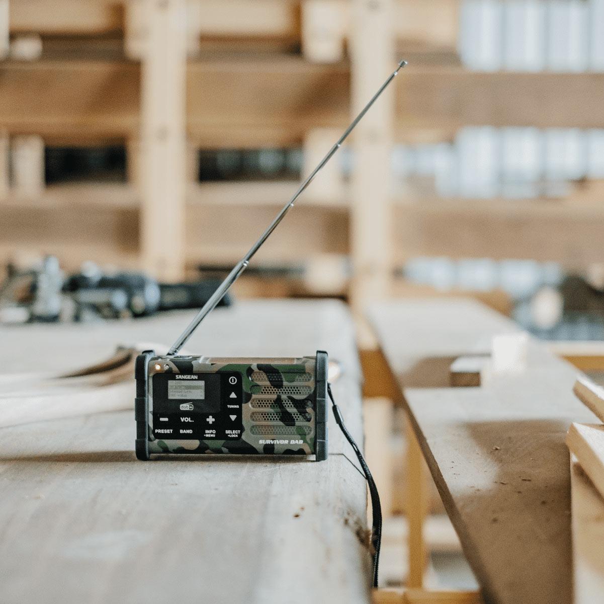 Daugiafunkcis radijas Sangean DAB+ / FM-RDS kamufliažinis / MMR-88 DAB+