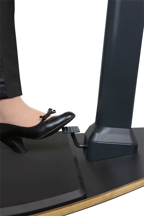 Ergonomiška stovima kėdė DELTACO OFFICE su integruotu kilimėliu, juodas / DELO-0302