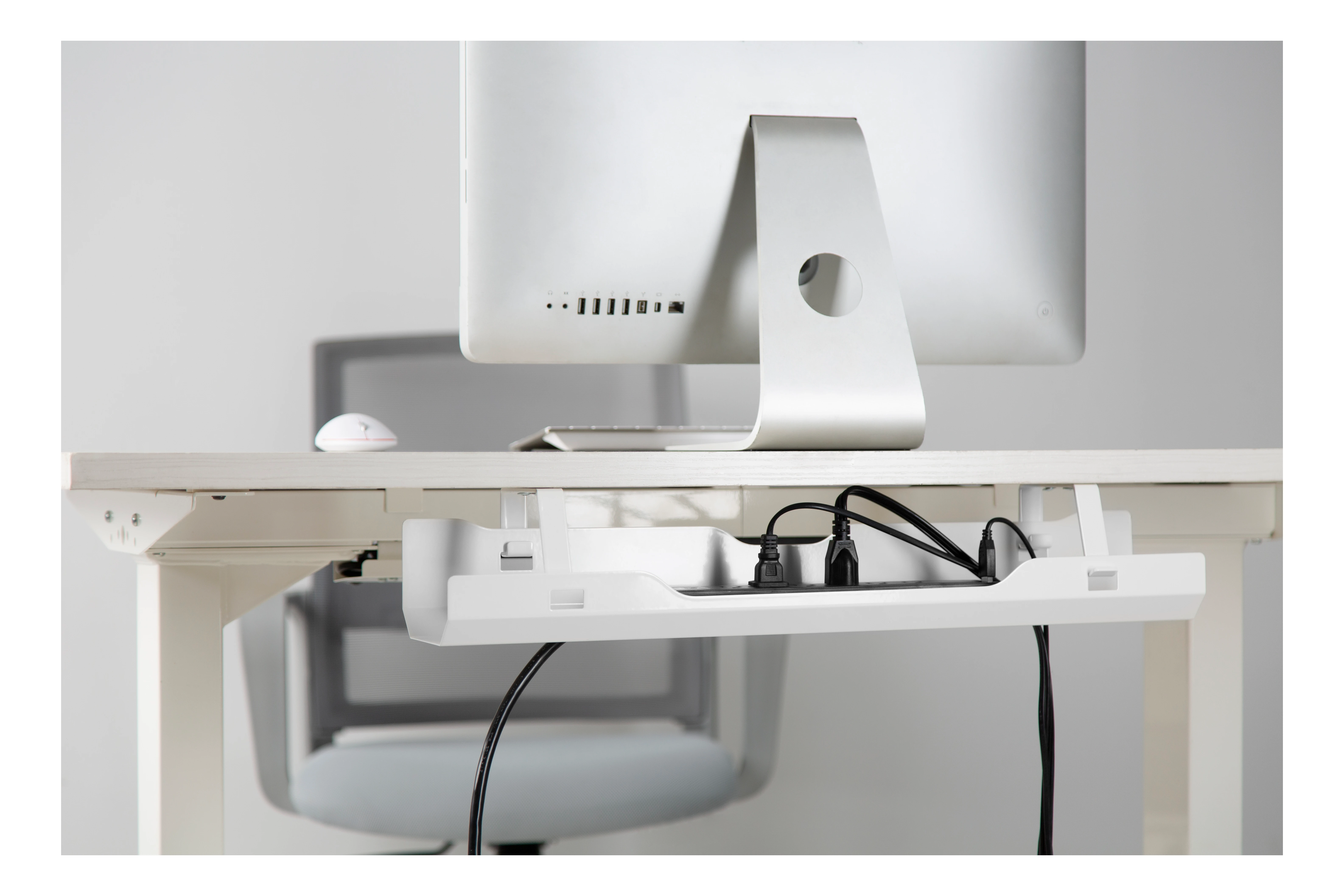 Kabelių valdymo kanalas po stalu DELTACO OFFICE atviras dizainas, 600 x 135 x 108 mm, baltas / DELO-0209