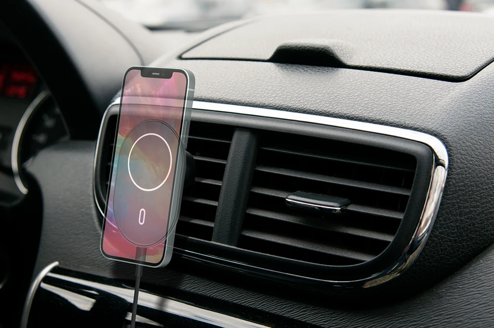 Qi bevielis mašininis kroviklis DELTACO su magnetinio fiksavimo funkcija, tinkamas Apple iPhone 12/13, juodas / QI-1035