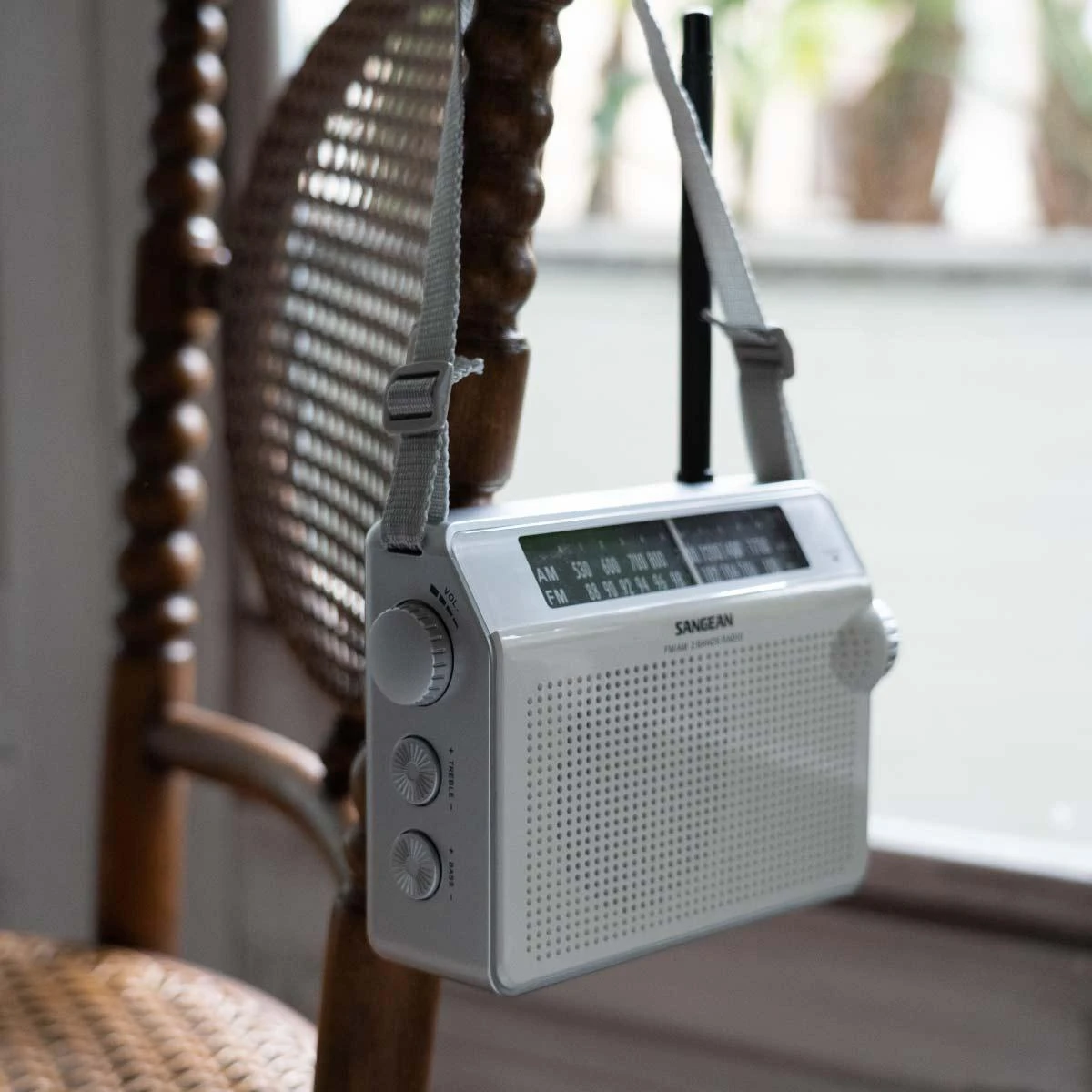 Retro radijas su dirželiu Sangean AM / FM baltas / PR-D6
