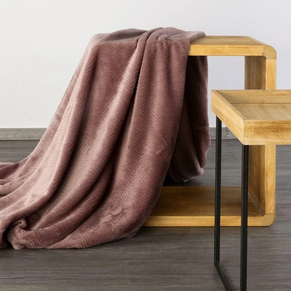 Eurofirany DESIGN 91 CINDY5 Minkštas ir švelnus pledas su įspaustu eglutės raštu, 170X210 cm, spalva: plytų