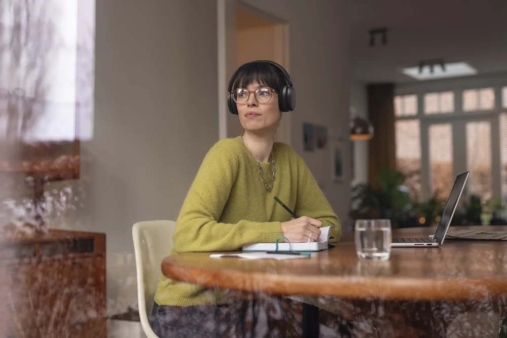 Ant ausų dedamos belaidės ausinės Philips 5000 series, juodos spalvos | TAH5209BK/00 aprašymas - Prekės nuotrauka