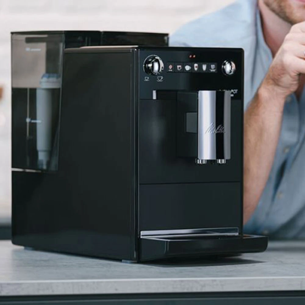 Automatinis kavos aparatas Melitta Latticia OT F300-100, juodos spalvos