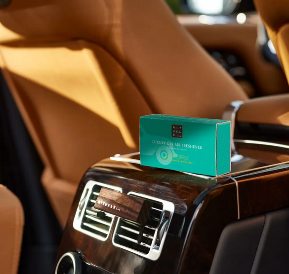 Automobilio kvepalų rinkinys Lotus Flower & White Tea (laikiklis + 2x3 g papildymas) Rituals The Ritual of Karma Life Is A Journey Car Perfume