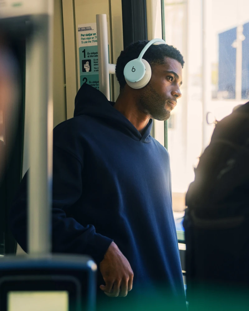 Beats 360 Over-Ear Headphones - Sky with Sky Performance Knit Cushions - MJE44ZM/A