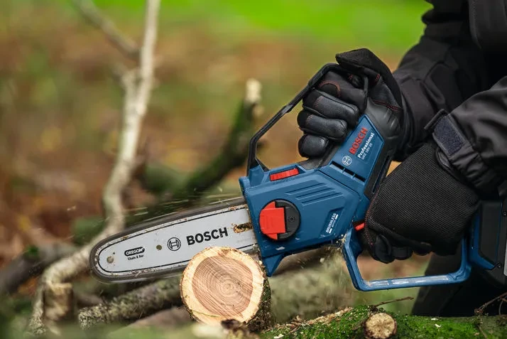 Bosch Akumuliatorinis genėjimo pjūklas GKE 18V-20 (be akumuliatoriaus ir kroviklio) | 06008D7100