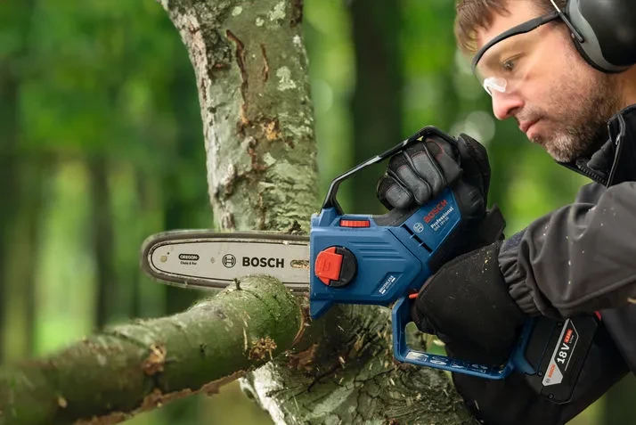 Bosch Akumuliatorinis genėjimo pjūklas GKE 18V-20 (be akumuliatoriaus ir kroviklio) | 06008D7100