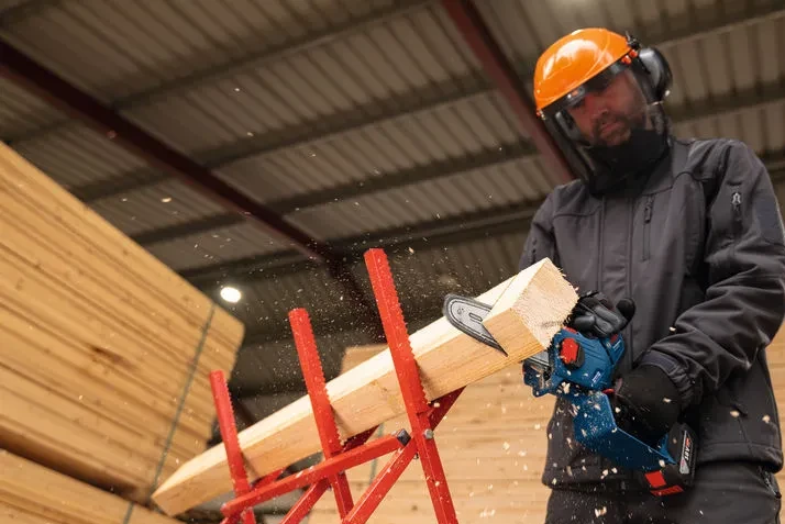 Bosch Akumuliatorinis genėjimo pjūklas GKE 18V-20 (be akumuliatoriaus ir kroviklio) | 06008D7100
