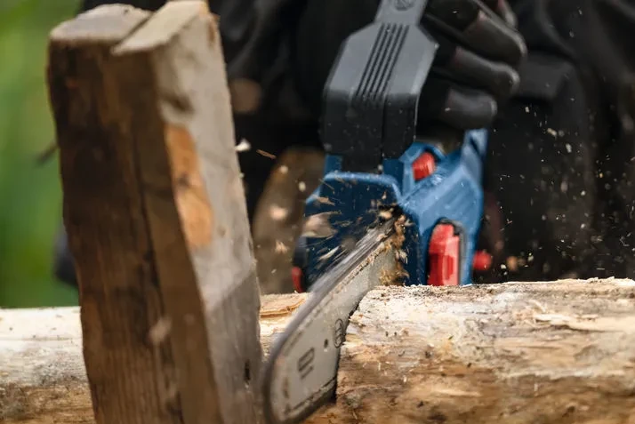 Bosch Akumuliatorinis genėjimo pjūklas GKE 18V-20 (be akumuliatoriaus ir kroviklio) | 06008D7100