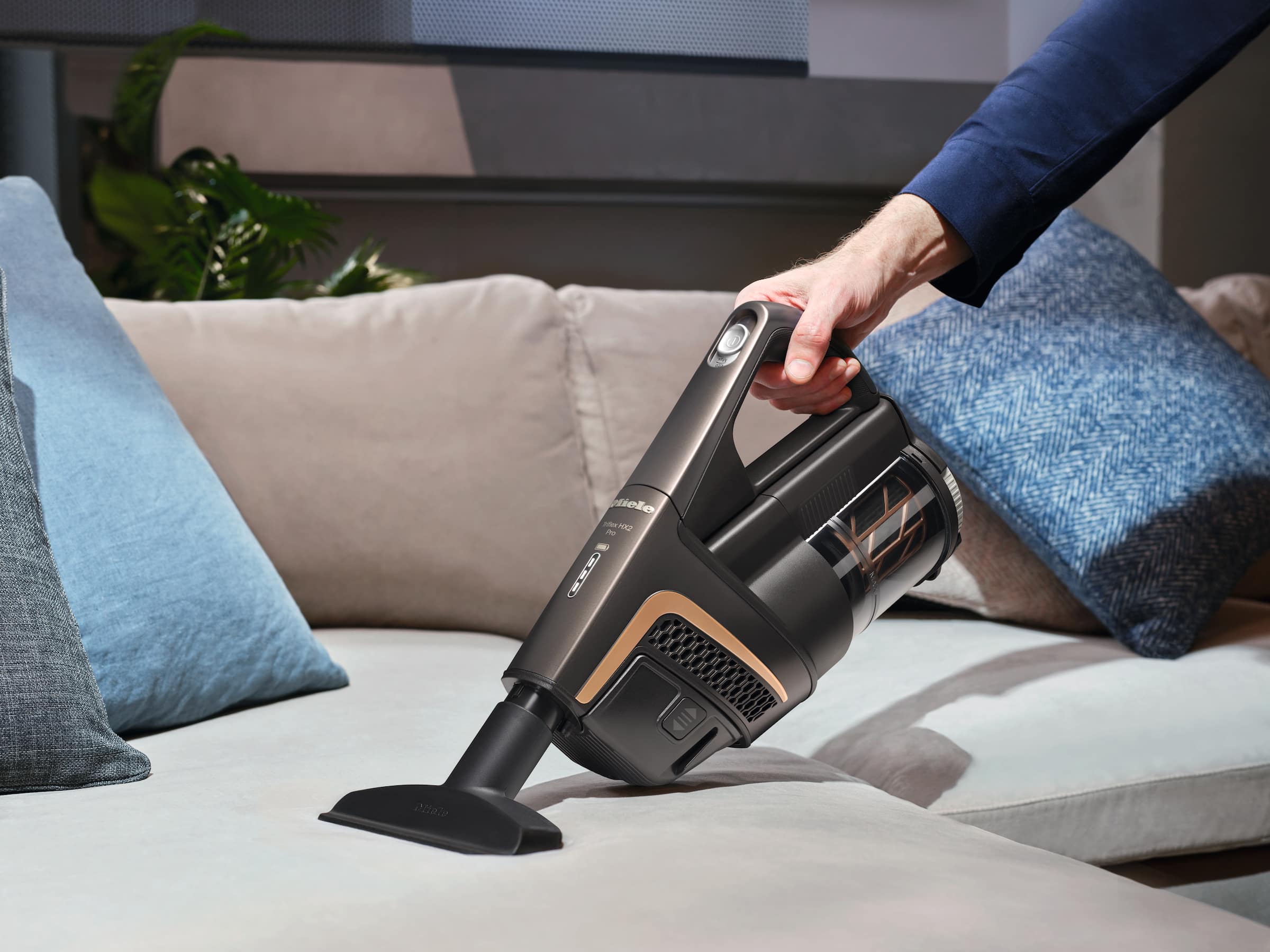 Dulkių siurblys Miele Triflex HX2 Infinity pilkas 125 Gala Edition aprašymas - Prekės nuotrauka Dulkių siurblys Miele Triflex HX2 Infinity pilkas 125 Gala Edition aprašymas - Prekės nuotrauka