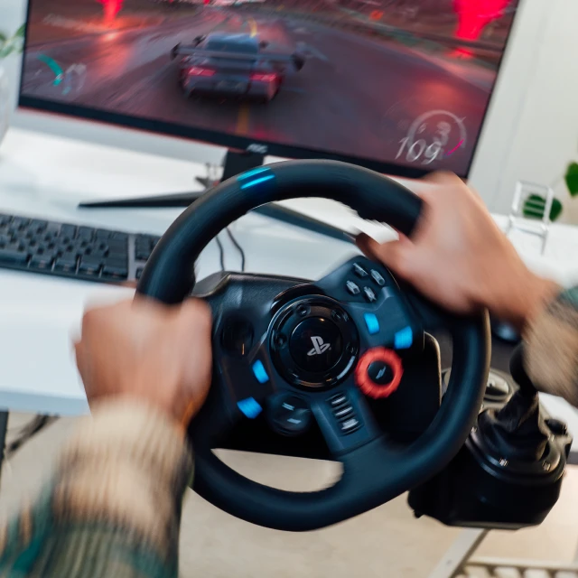 Logitech G29 SE Driving Force žaidimų vairas su pedalais, su „Force Feedback“ technologija + Logitech G Driving Force pavarų perjungimo svirtis, skirta PS5, PS4 ir PC (991-000557) aprašymas - Prekės nuotrauka