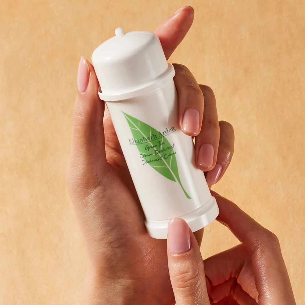 Elizabeth Arden Green Tea dezodorantas rankose