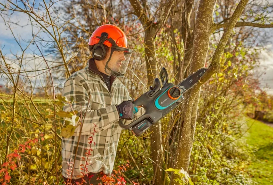 Gardena Akumuliatorinis grandininis pjūklas PowerSaw 250/18V P4A, paruoštas naudojimui rinkinys | 14790-20