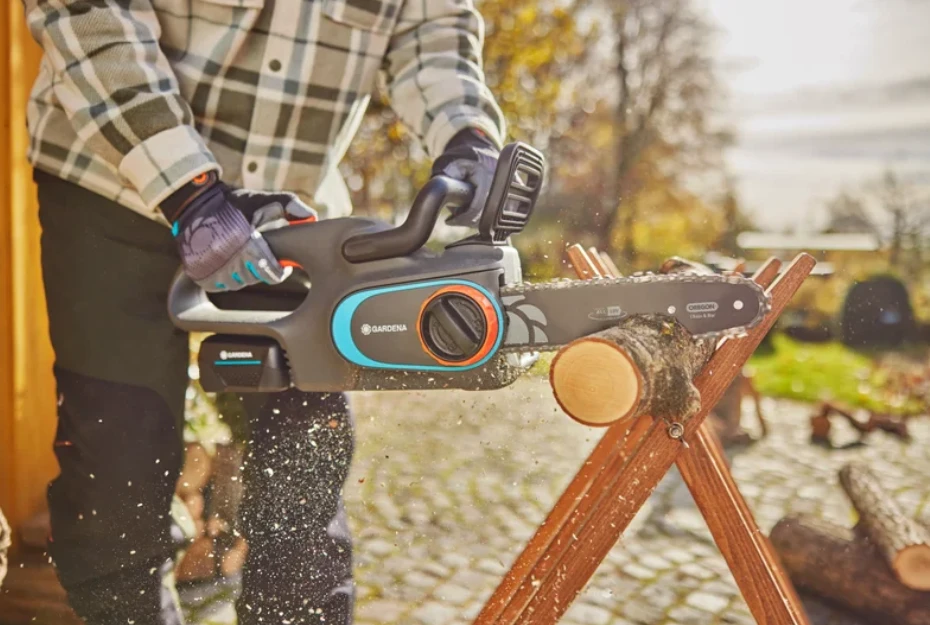 Gardena Akumuliatorinis grandininis pjūklas PowerSaw 250/18V P4A, paruoštas naudojimui rinkinys | 14790-20