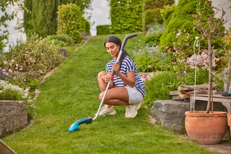 Gardena akumuliatorinių žolės žirklių rinkinys ClassicCut Li ( 9886-20)