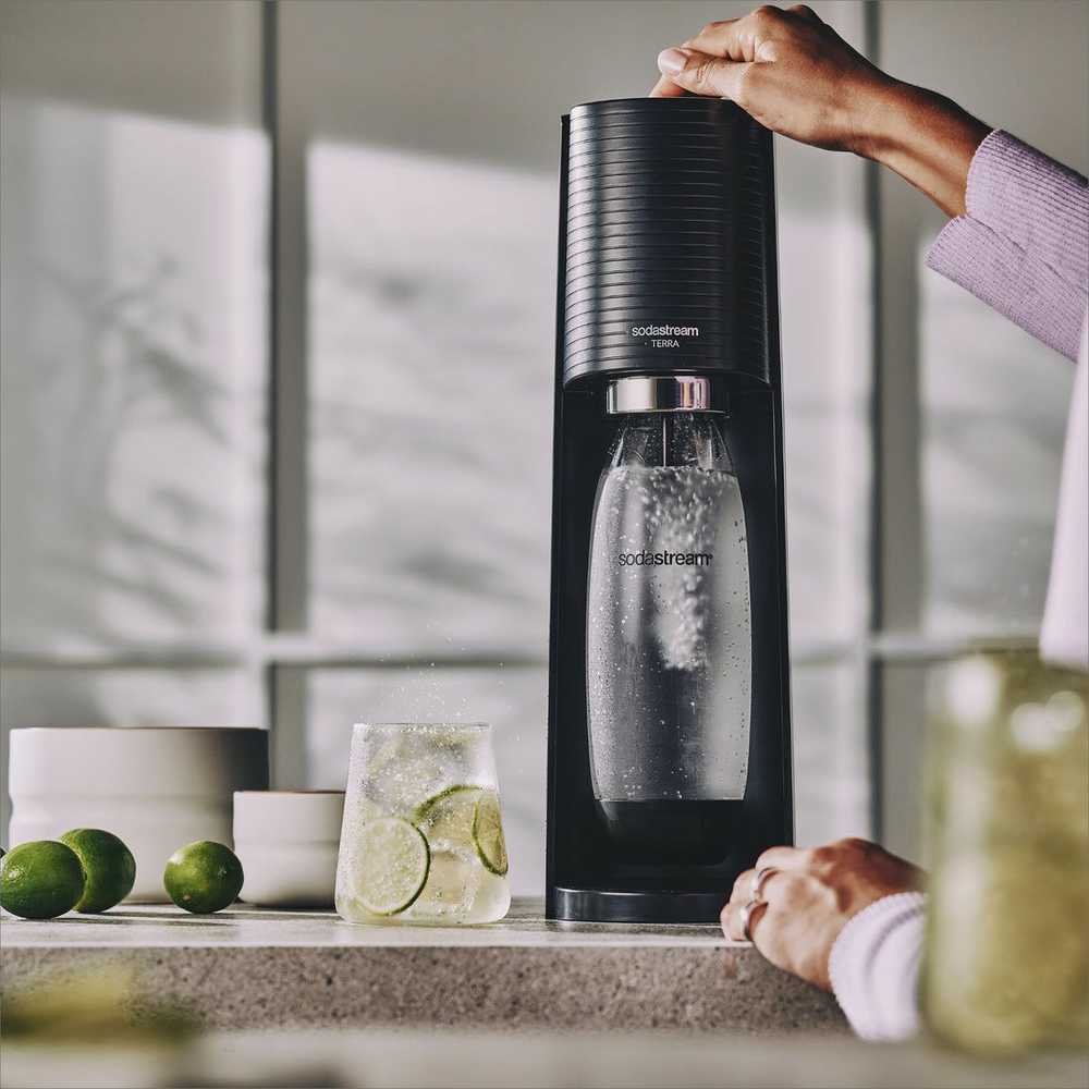 Gazuotų gėrimų gaminimo aparato SodaStream Terra rinkinys, juodas