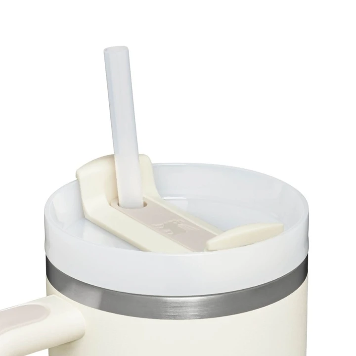 Gertuvė Stanley The Quencher H2.0 Flowstate™ Tumbler | 1,18 L | Kreminė | Su šiaudeliu
