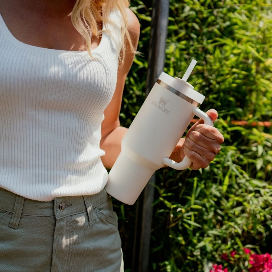 Gertuvė Stanley The Quencher H2.0 Flowstate™ Tumbler | 1,18 L | Kreminė | Su šiaudeliu