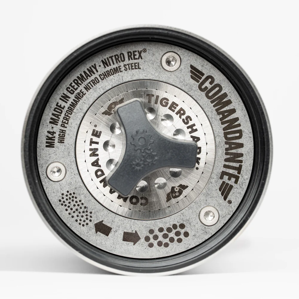 Kavamalė Comandante C40 MK4 Lab Series Tigershark, Pilka