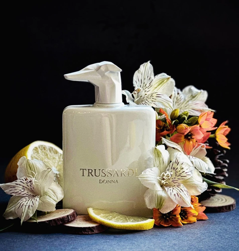 Kvepalai moterims Trussardi Donna Levriero Collection Intense Limited Edition EDP, 100 ml aprašymas - Prekės nuotrauka