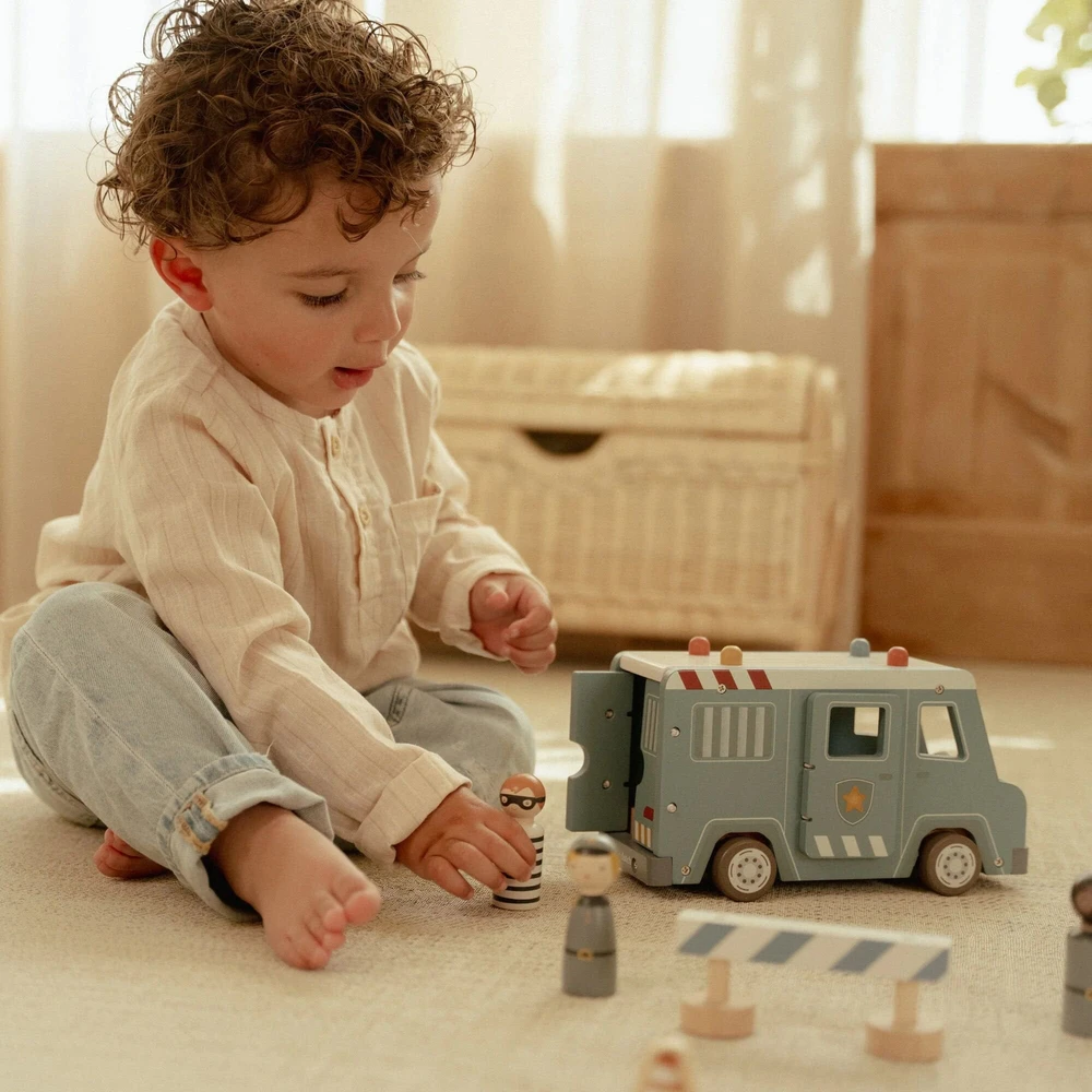 Little Dutch medinis policijos automobilis
