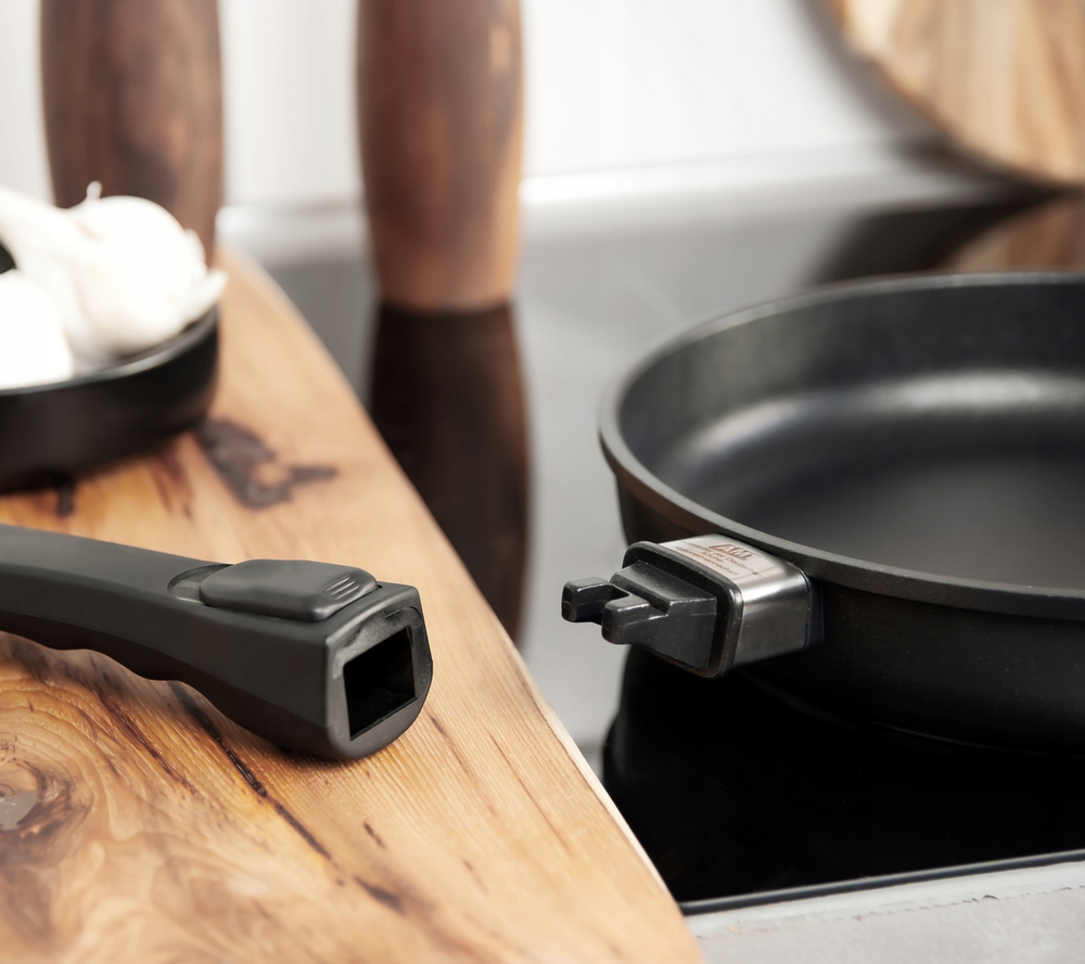 Nelimpančios dangos keptuvė Amt Gastroguss AMT 526-E-Z20B su nuimama rankena, 26 cm