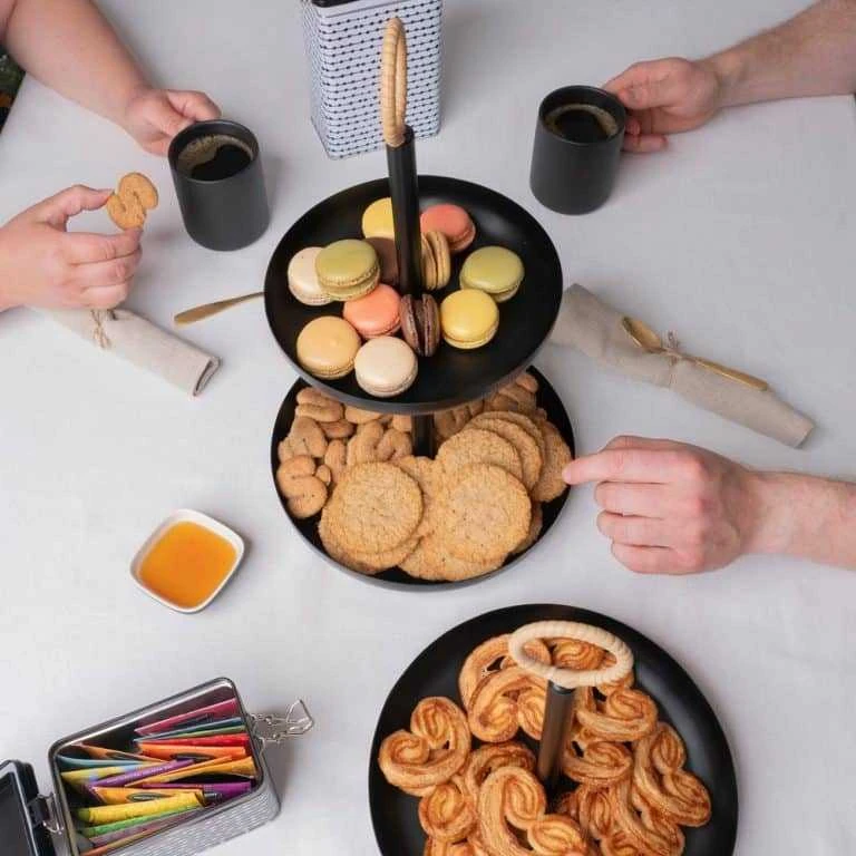 Padėklas užkandžiam Maku, su rankenėle, 24 cm