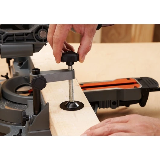 Skersinio pjovimo staklės Black & Decker BES702-QS, 1500W, 216 mm