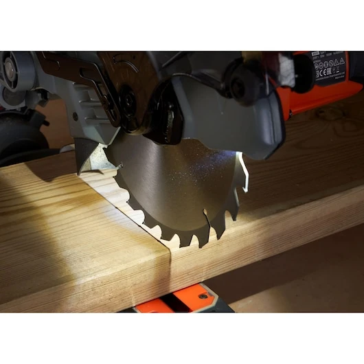 Skersinio pjovimo staklės Black & Decker BES702-QS, 1500W, 216 mm