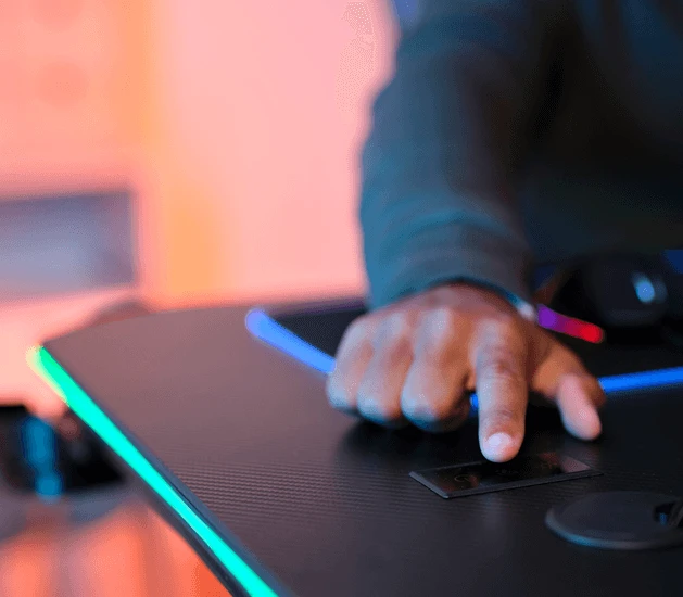 TRUST GXT709 LUMINUS RGB stalas (Juodas)