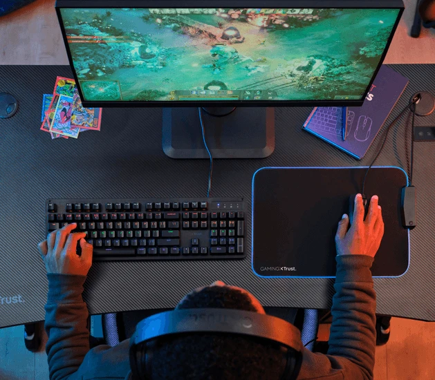 TRUST GXT709 LUMINUS RGB stalas (Juodas)