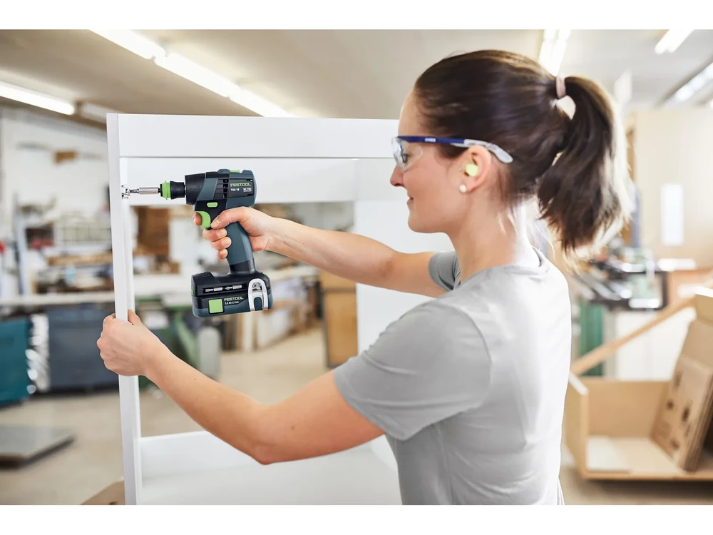 Festool TXS 18 C suktuvas dirbant su baldo konstrukcija