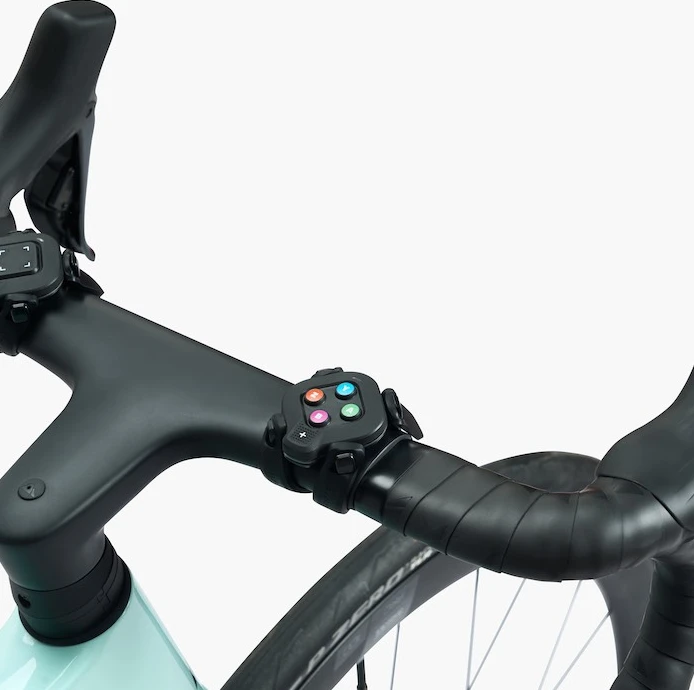 Interaktyvus dviračio treniruoklis Wahoo KICKR CORE 2 su Zwift Cog and Click sistema