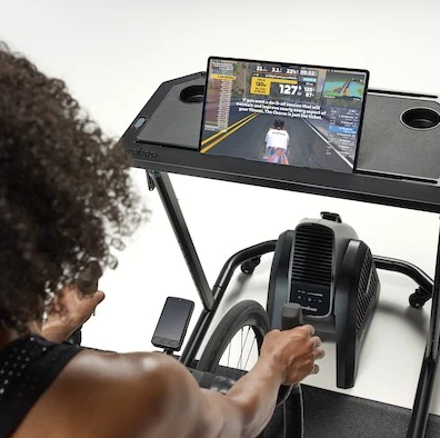Interaktyvus dviračio treniruoklis Wahoo KICKR CORE 2 su Zwift Cog and Click sistema