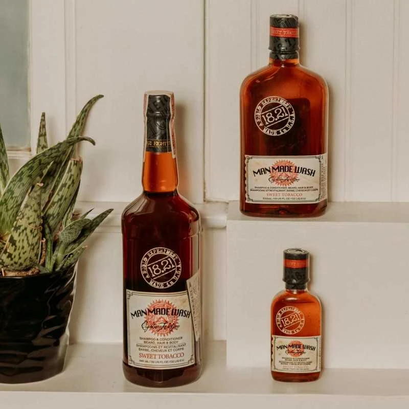 1821Manmade Daugiafunkcė priemonė vyrams 3 in 1: stiprinamasis šampūnas, kondicionierius ir kūno prausiklis viename 18.21 Man Made Wash Sweet Tobacco WSH3ST, 100 ml