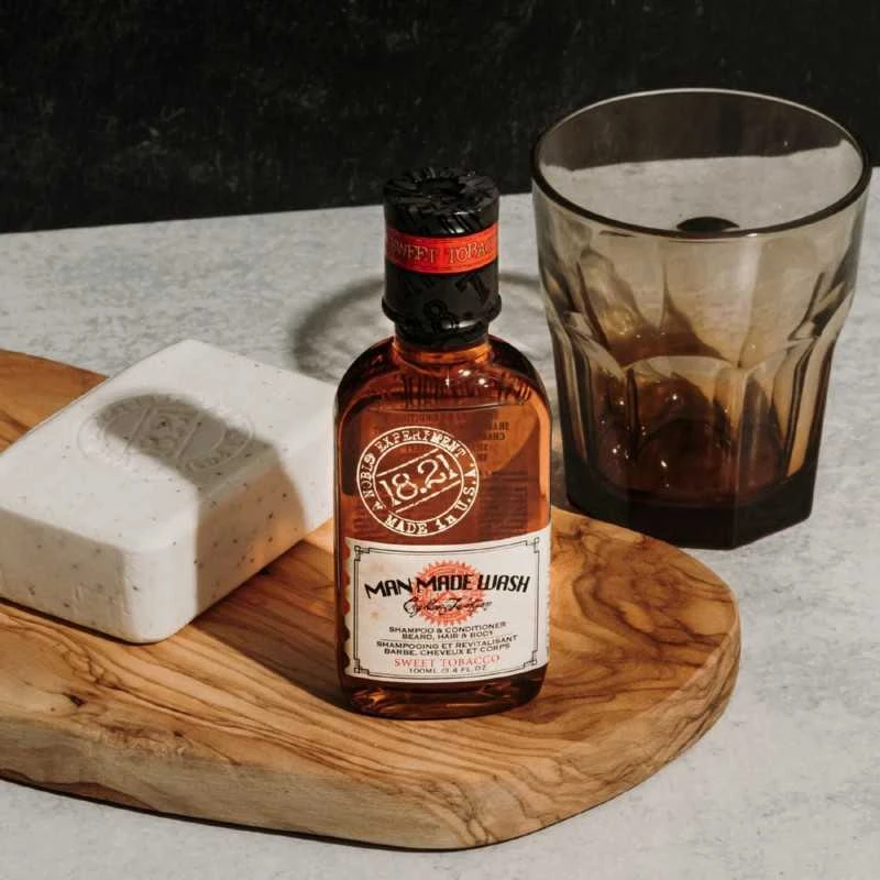 1821Manmade Daugiafunkcė priemonė vyrams 3 in 1: stiprinamasis šampūnas, kondicionierius ir kūno prausiklis viename 18.21 Man Made Wash Sweet Tobacco WSH3ST, 100 ml