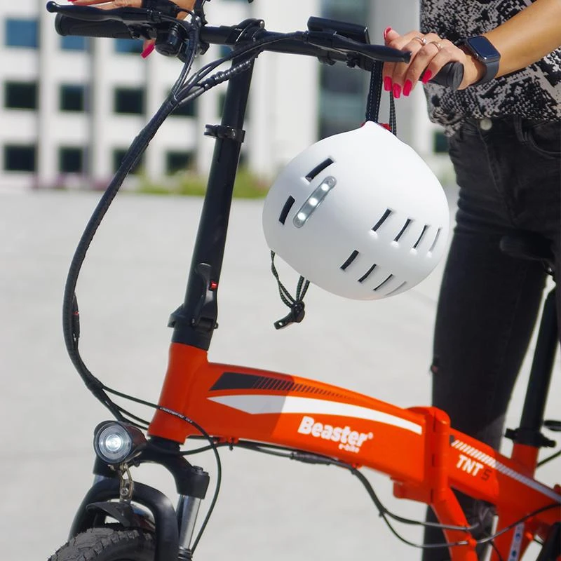 Beaster Scooter Šalmas Beaster BS51BL, M dydis, baltas, su LED lemputėmis